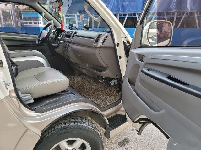 Kinglong Hiace Used Mini Coach 14 Seats Gasoline Engine 2017