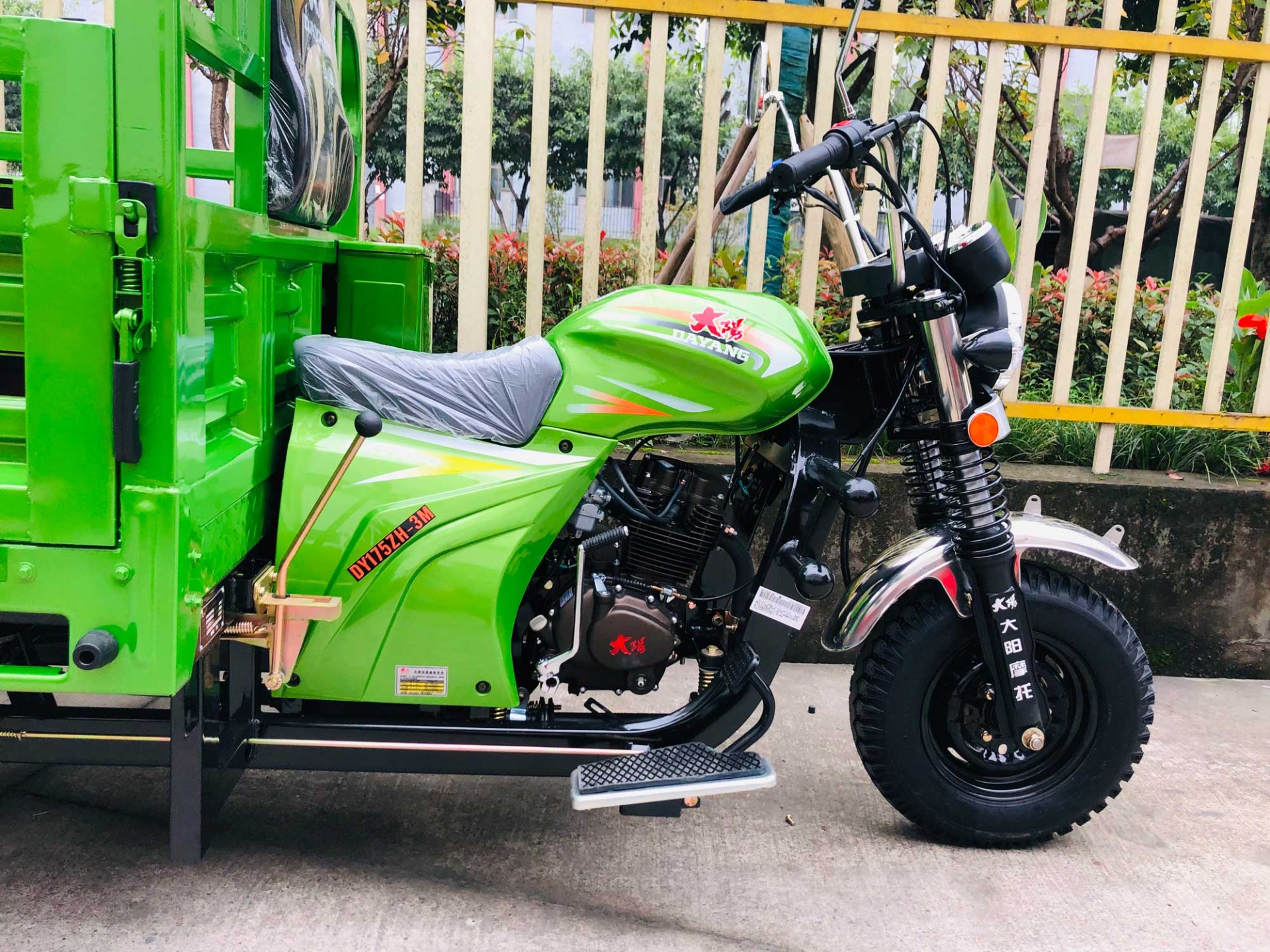175cc Engine 800 W power DAYANG Heavy-duty Three Wheels Motorcycles for Global Market