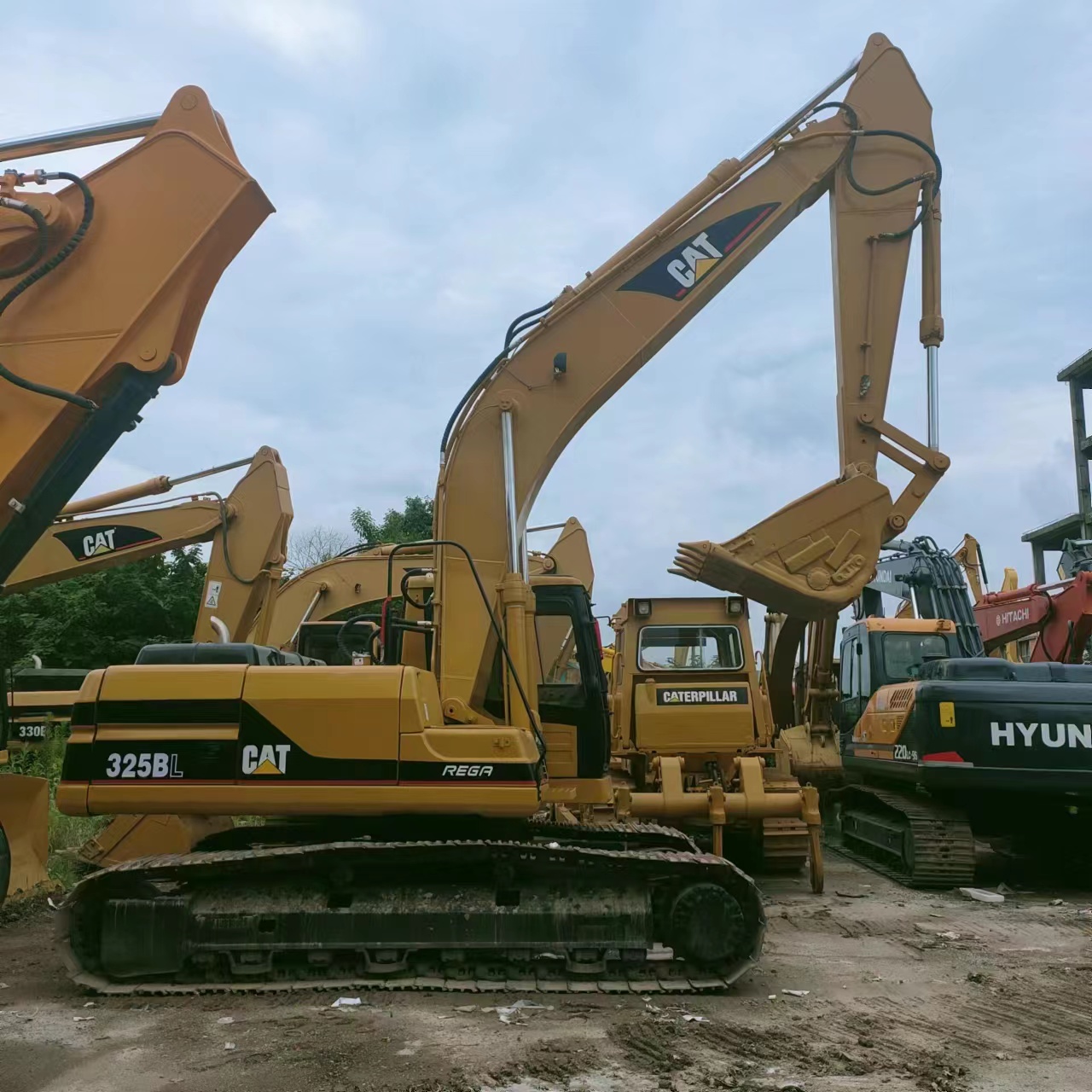 Cat 25 Ton Used Digger Crawler Excavator 320d 320c 325b With 1.3m3 Bucket Capacity