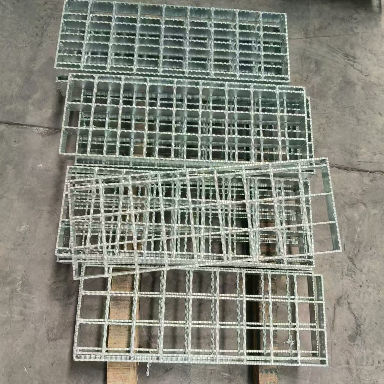 properties of products Steel grid has a variety of excellent