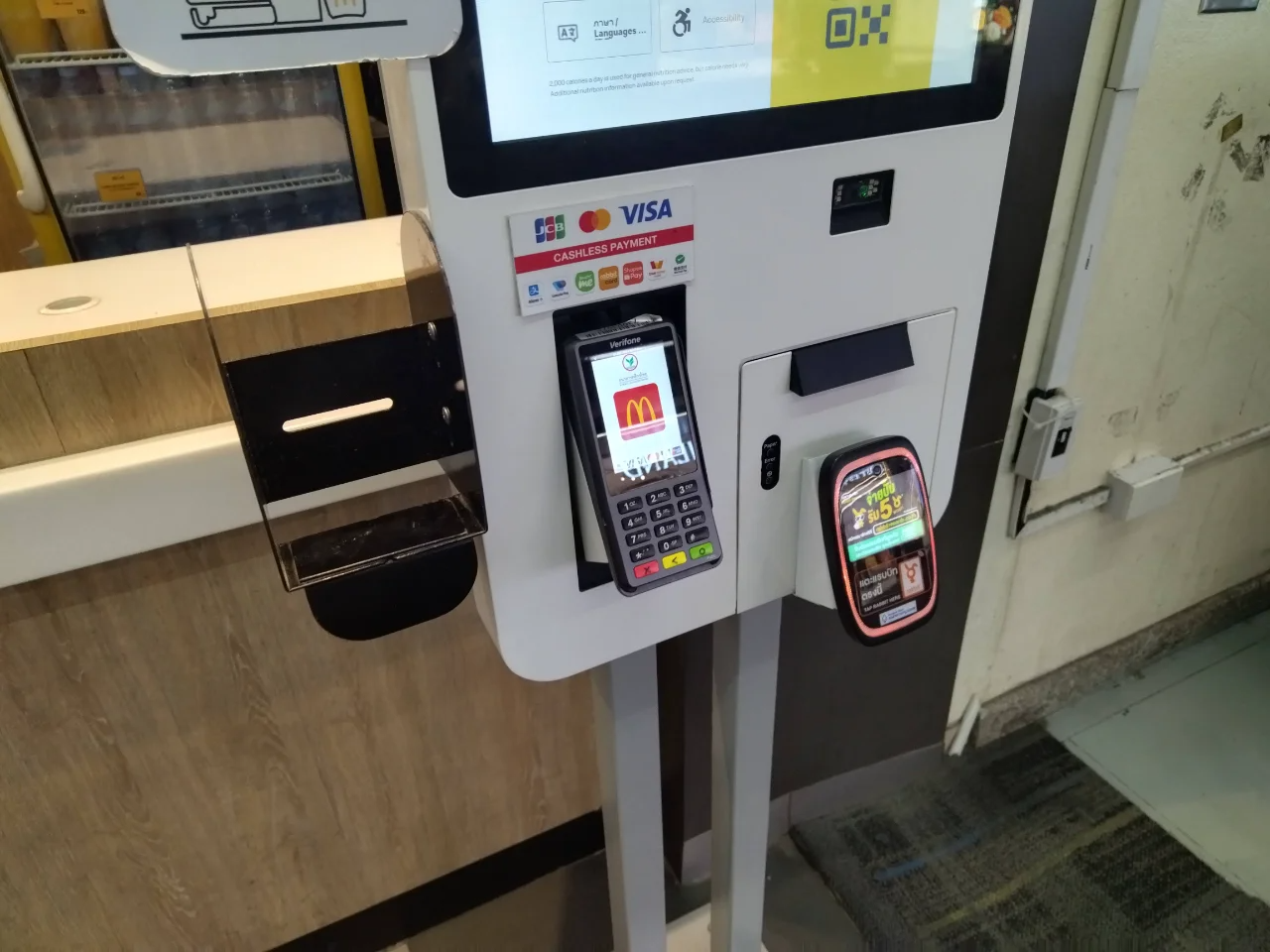 Qtenboard 55 65 Inch Touchscreen Android 14 Dual System Portable Self Service Ording Search Kiosk in Mall Bank Airpoart