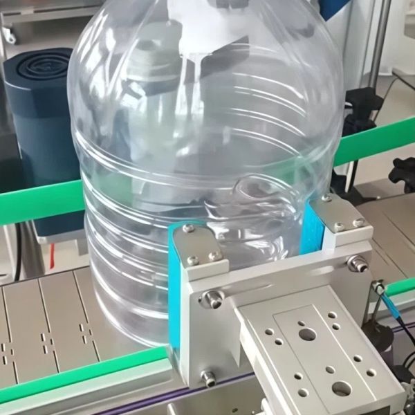 Vertical Adhesive Labeling Machine Fully Automatic Round Bottle Labeling Machine