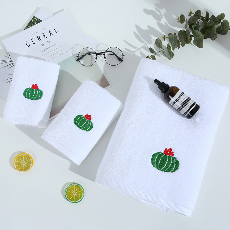 Soft and Thick White Bath Towel made of Pure Cotton with Customized Embroidery Design