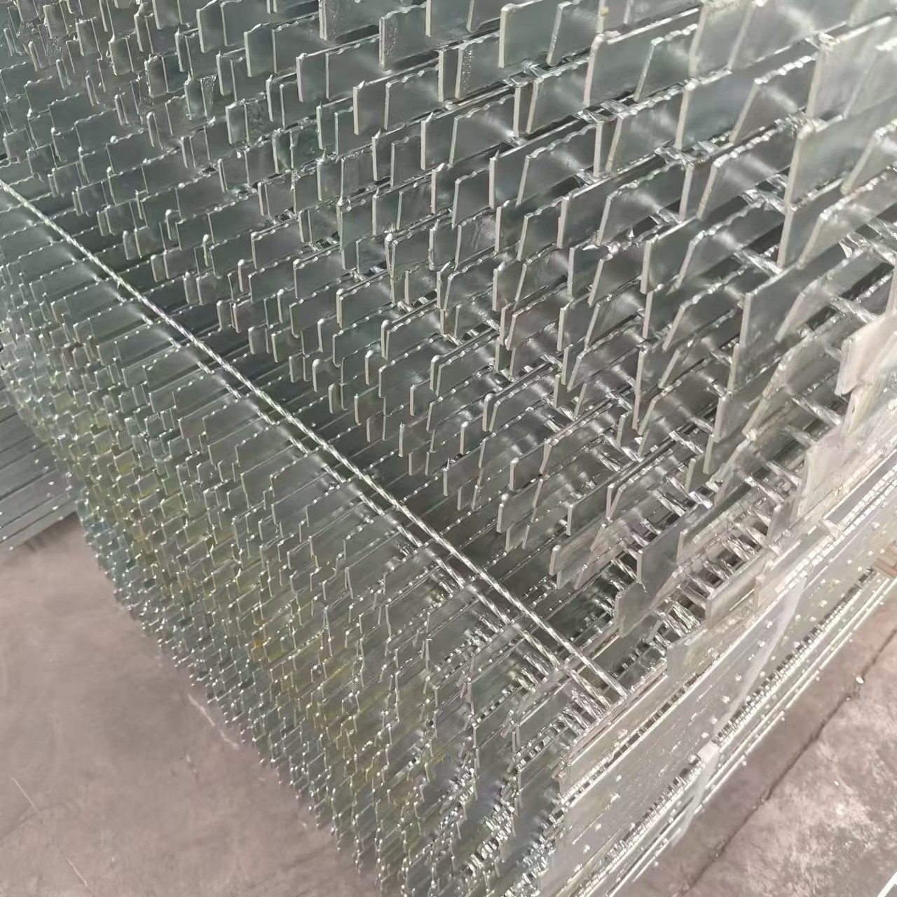 Strong Durable Steel Grid Good Anti Slip Long Service Life