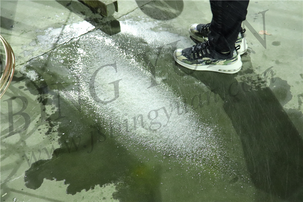 China Manufacturer Wholesale Price Artificial Snow Falling Ice Maker, Snow Falling Ice Machine for Indoor landscape snow