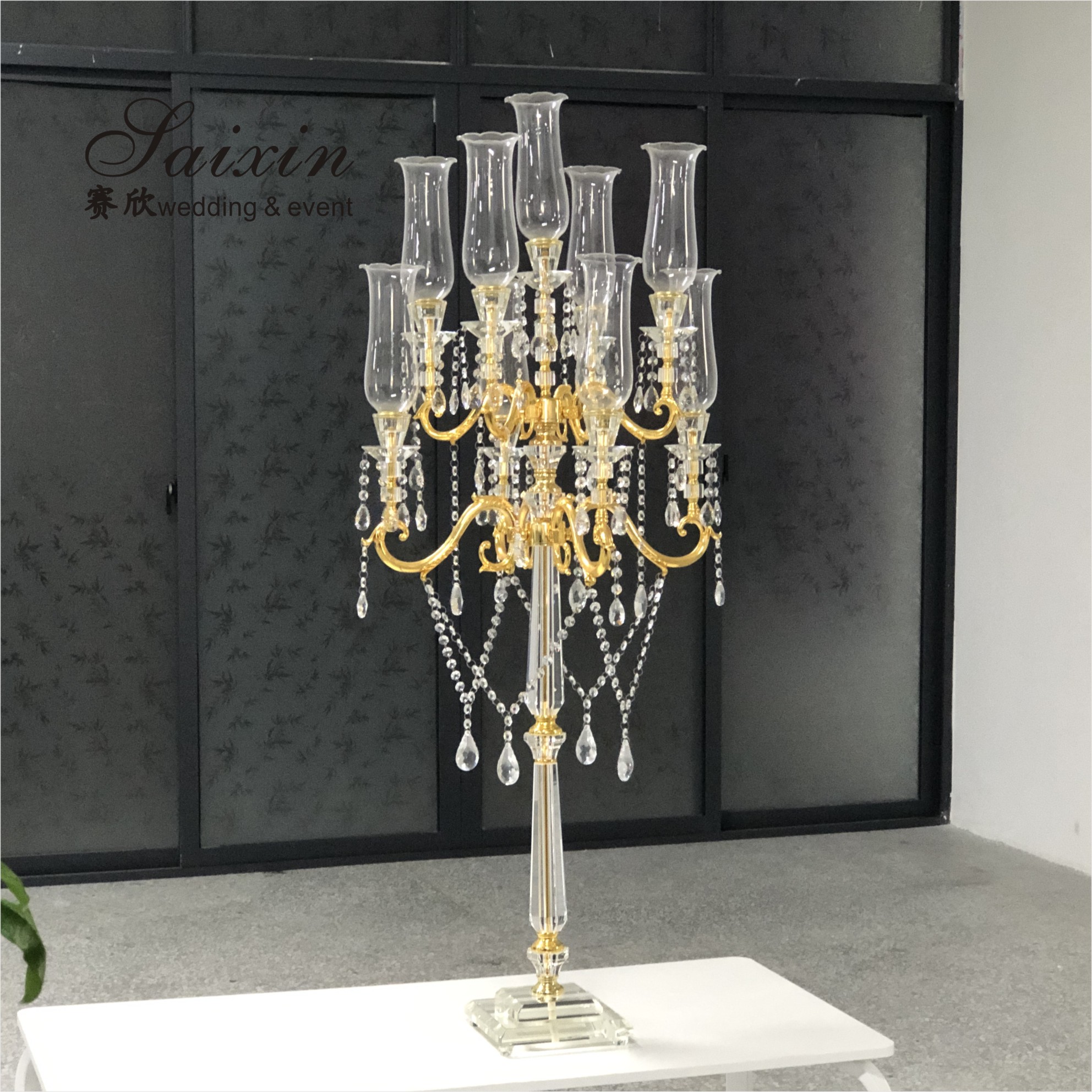New black rectangle frame with hanging chandelier candle holder