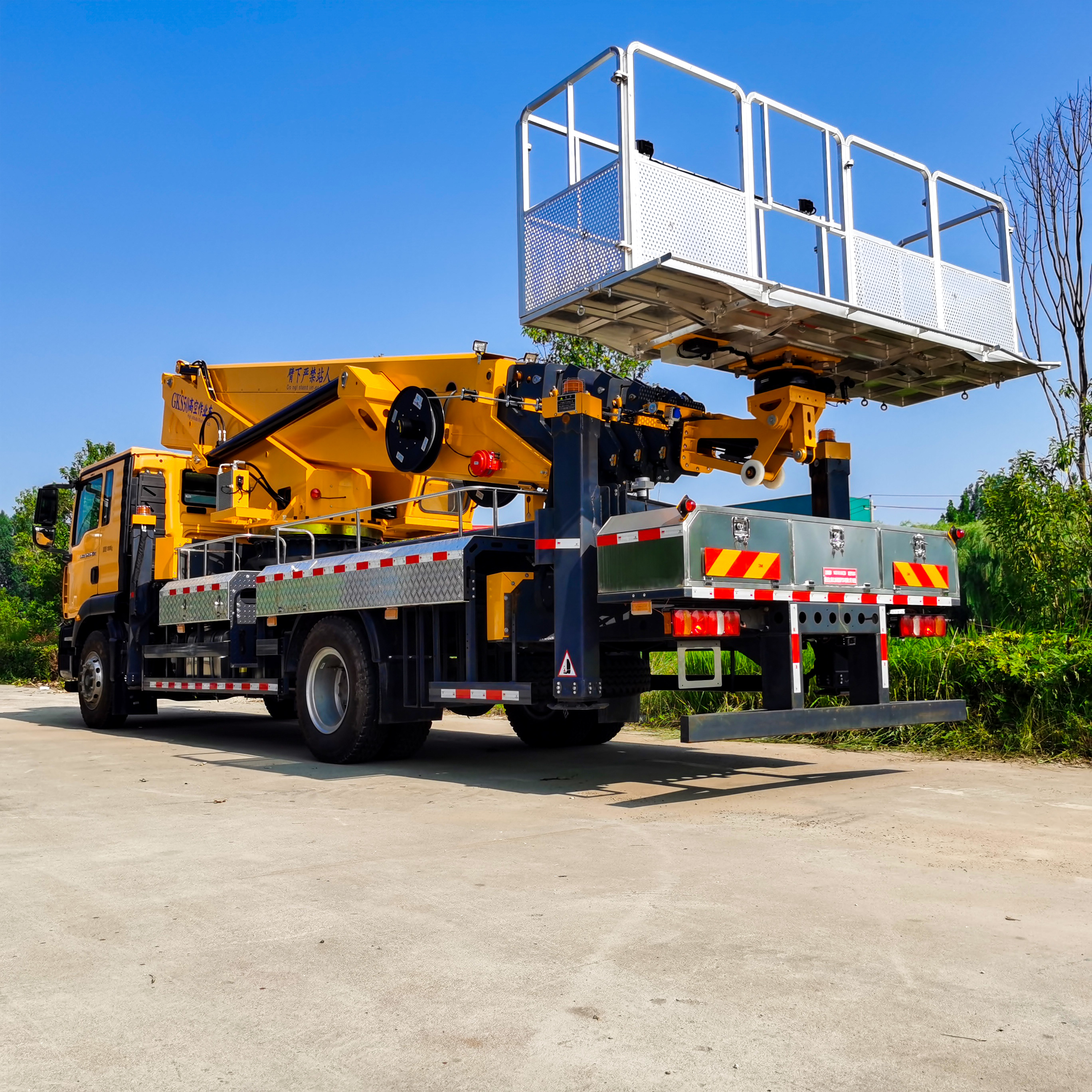 50m Bucket Truck Aerial Working Platform Truck Mounted High-altitude Operation Truck