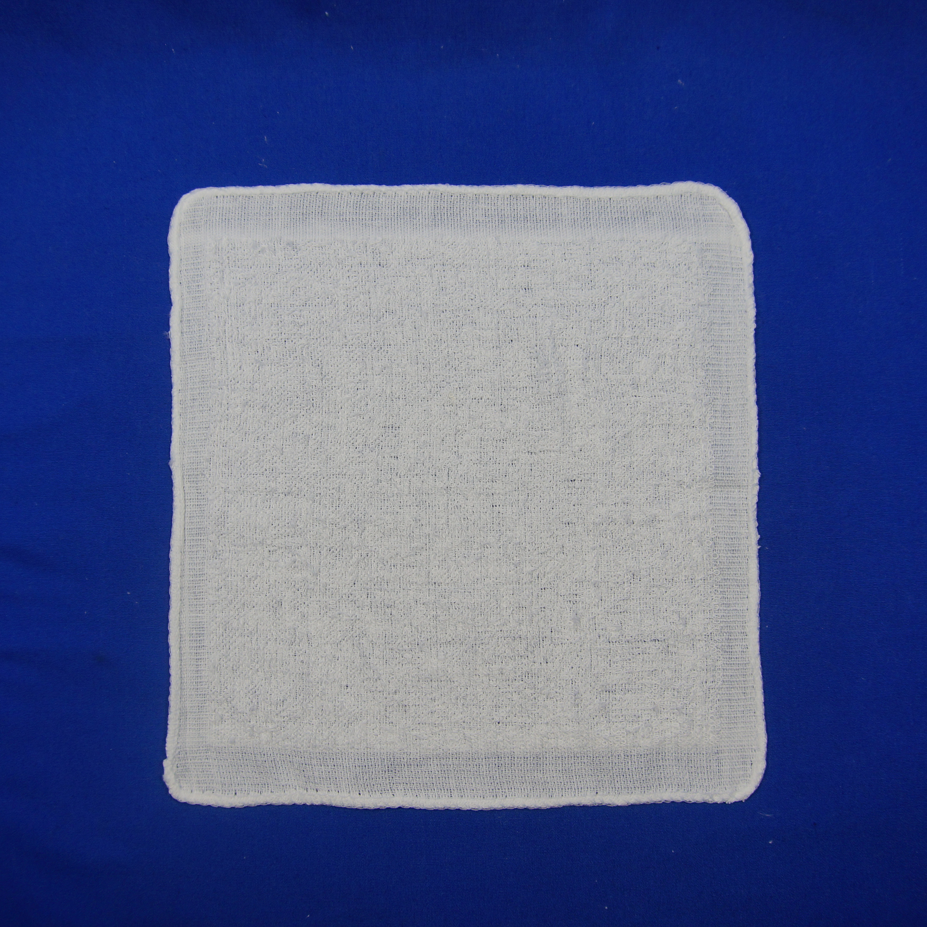 White coton disposable airline hot towel