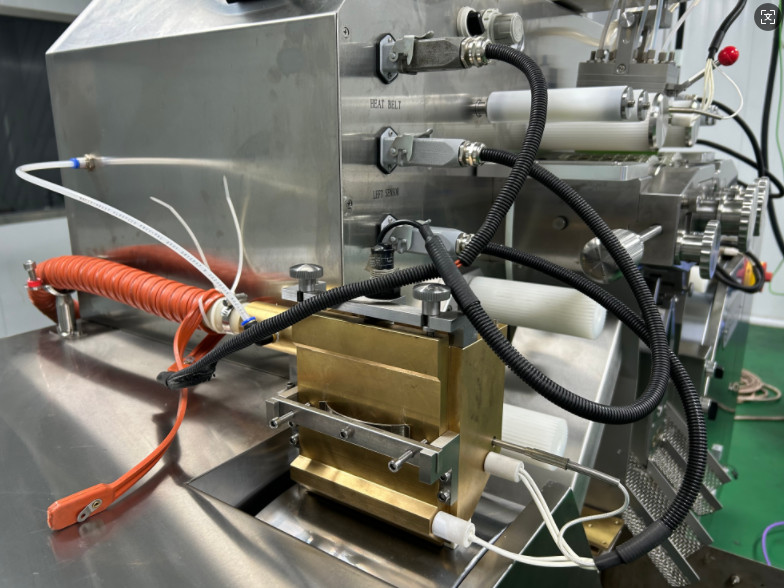 Oil Liquid Capsule Soft Gelatin Capsule Machine With 8 Plungers And 400-1800 Kg Capacity For Mechanical Capsule Ejection