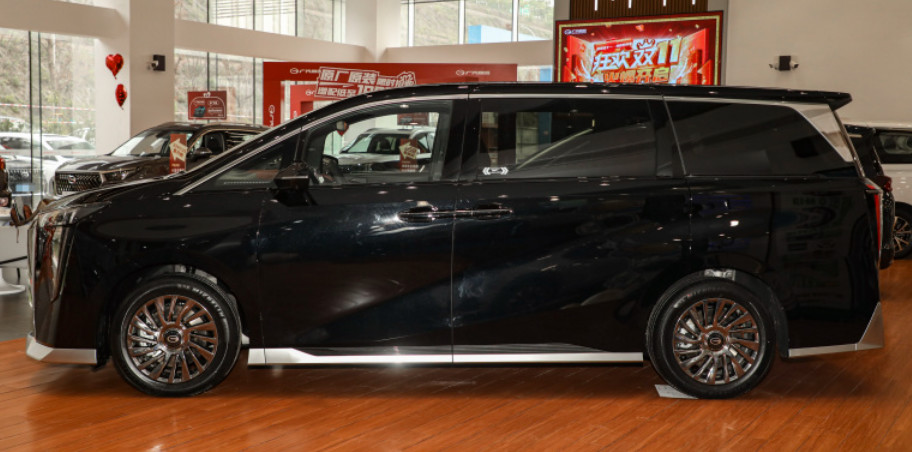 GAC Trumpchi M8 2023 zongshi series dual engine zhizun Hybrid 5 door 7 seat MPV