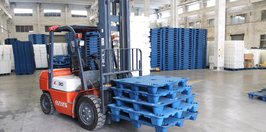 Durable Convenient SGS Blow Molding Plastic Pallets 1000*800 mm Lighter Pallets