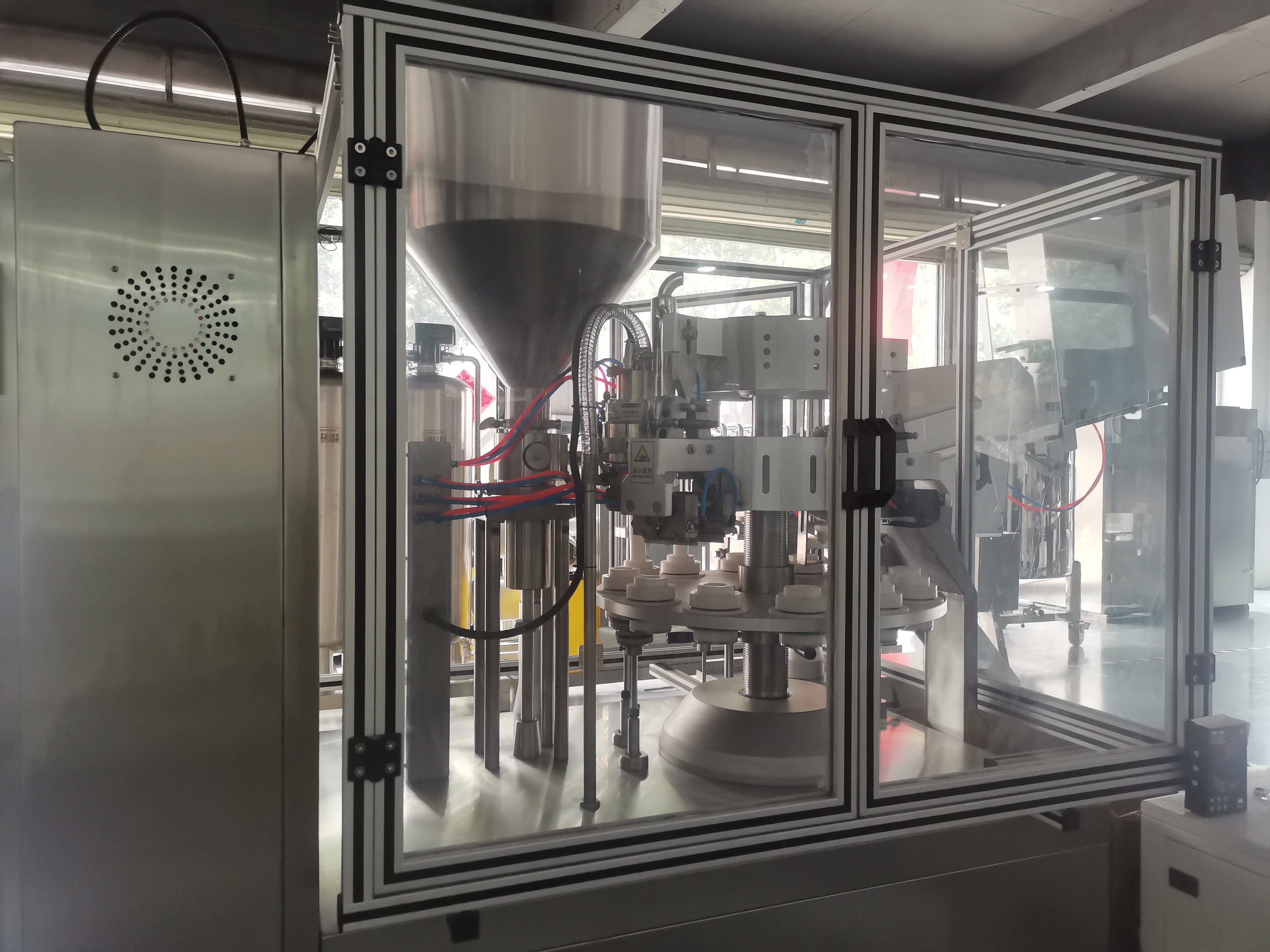 220V 50Hz Plastic Filling And Sealing Machine For Beverage Food Medical Packaging