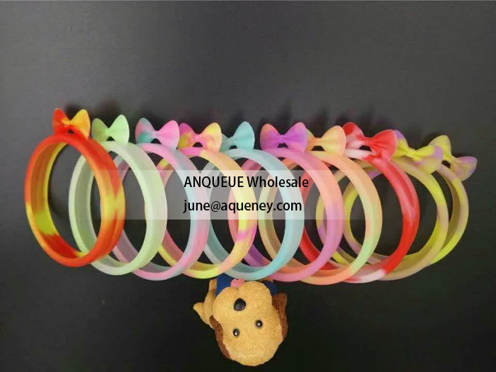 Wholesale Hot selling Fun shape mulit colors General Universal Silicone Ring frame Case