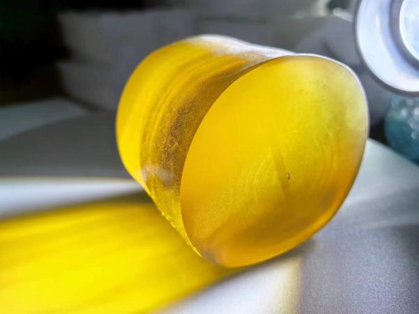 Yellow 99.99% Al2O3 Sapphire Single Crystal Lab Grown Rough Materials For