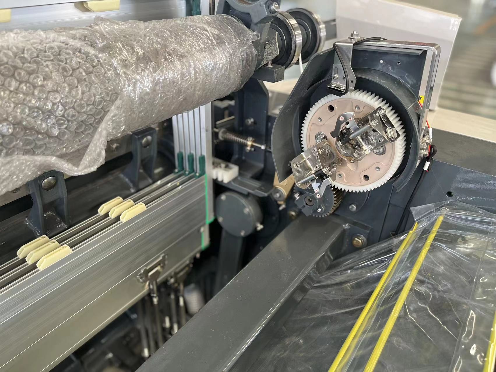 Flat Weave 190 Reed Winder Water Jet Loom Weaving Machine With 2 Nozzle