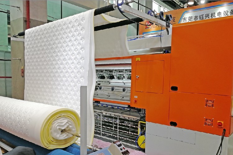 3.2m Speed Adjustable Fabric Roller Machine For Garment Factory