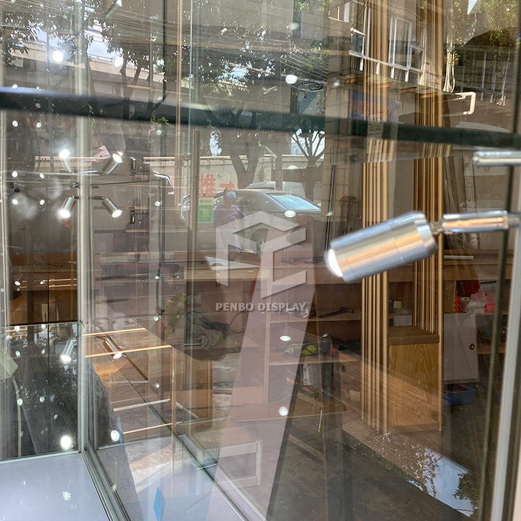 3pcs Spotlight Display Glass Case For Store 15KG Per Layer