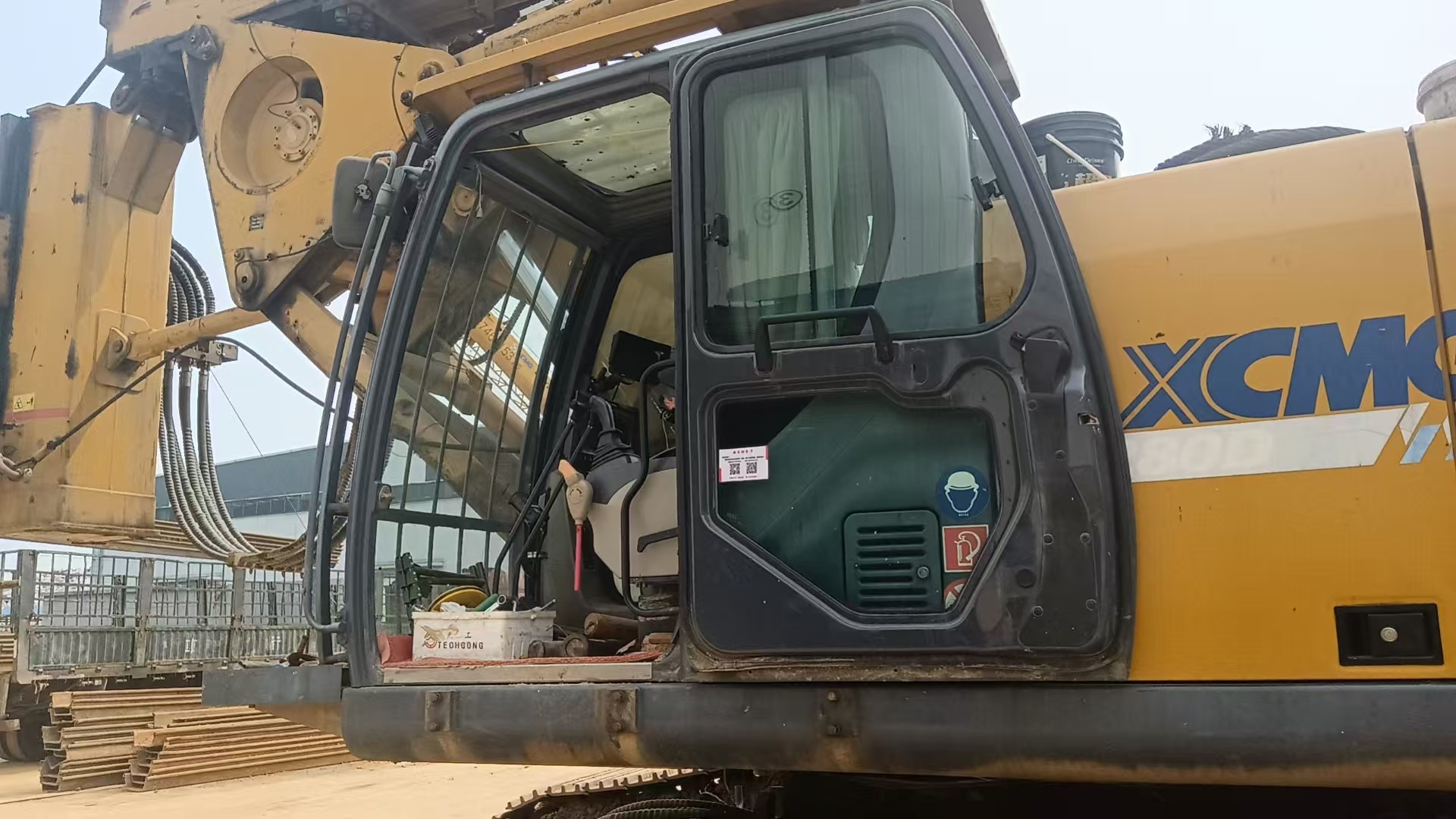 Foundation Construction XCMG 2019 Rotary Drilling Rigs with Maximum Output Torque 280kn. M and Mechanical Pile Driver