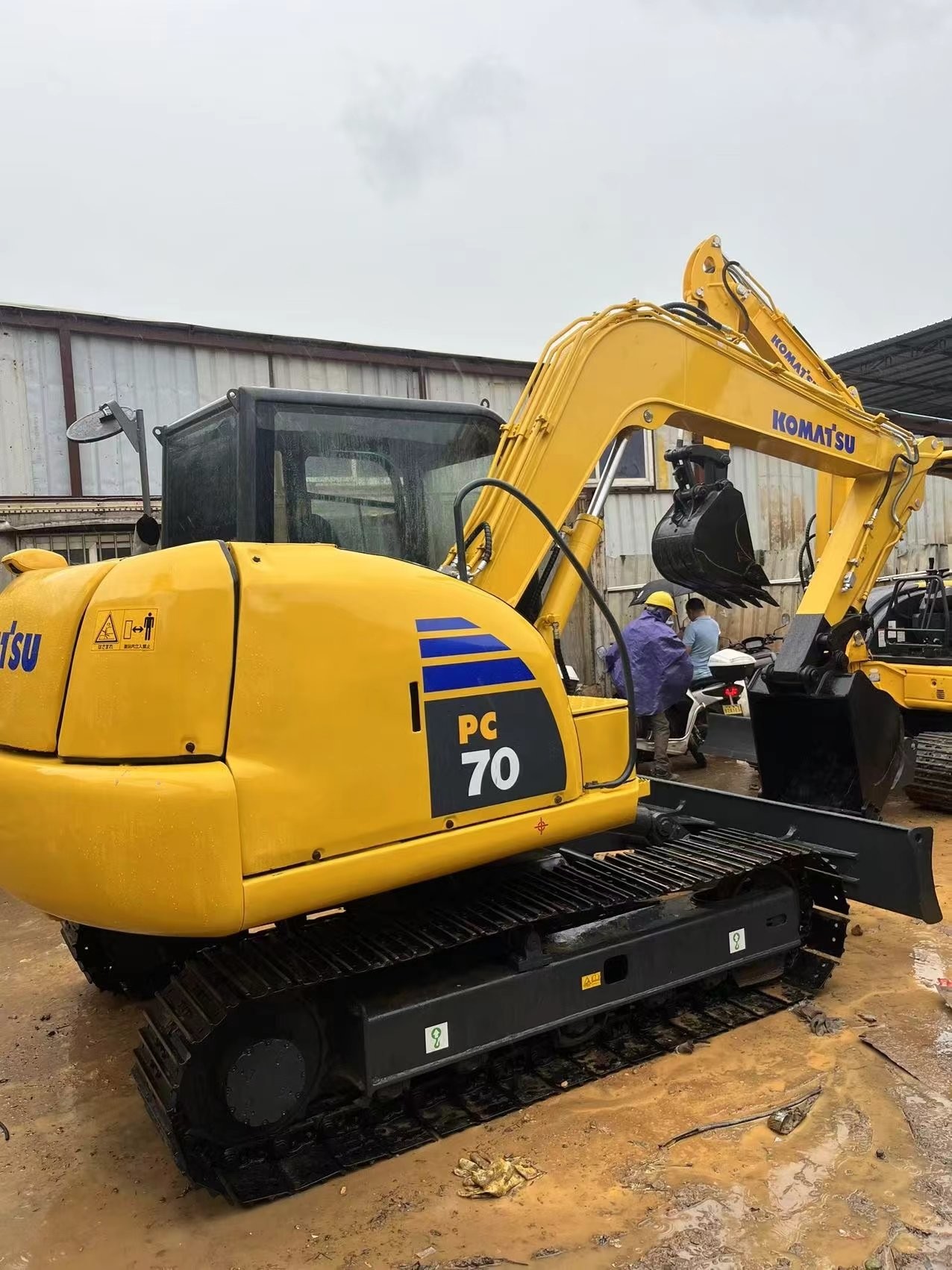 Yellow Komatsu PC70-8 Excavator 20 Tons 48.5 kW Power 3293 Working Hours