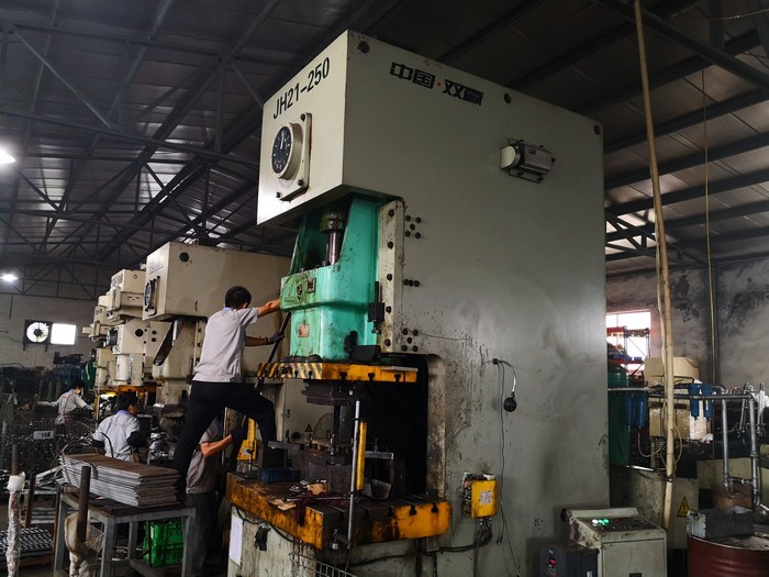 ISO9001 No Seams Q195 Deep Drawn Stamping Wheel Hub