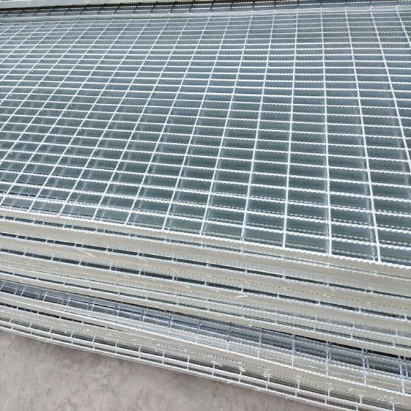 Outdoor Residential Building Steel Stair Treads Grating Metal Welded Galvanized