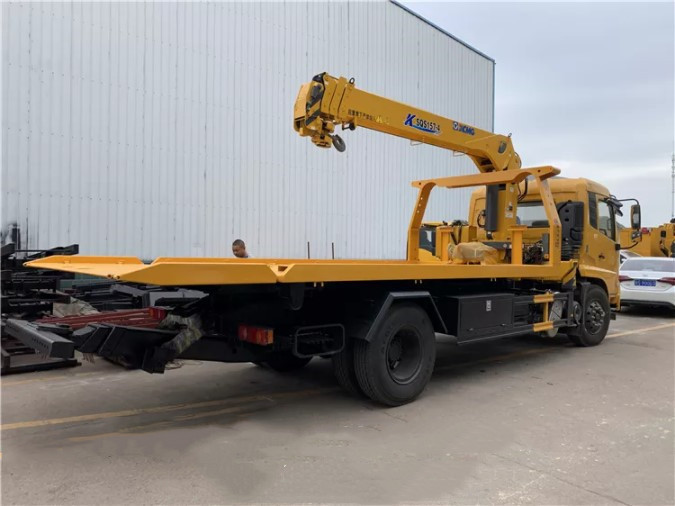 8 - 10 Ton Car Wrecker Tow Truck Platform 6.3T Wheel Base 4500mm Heavy Duty Towing