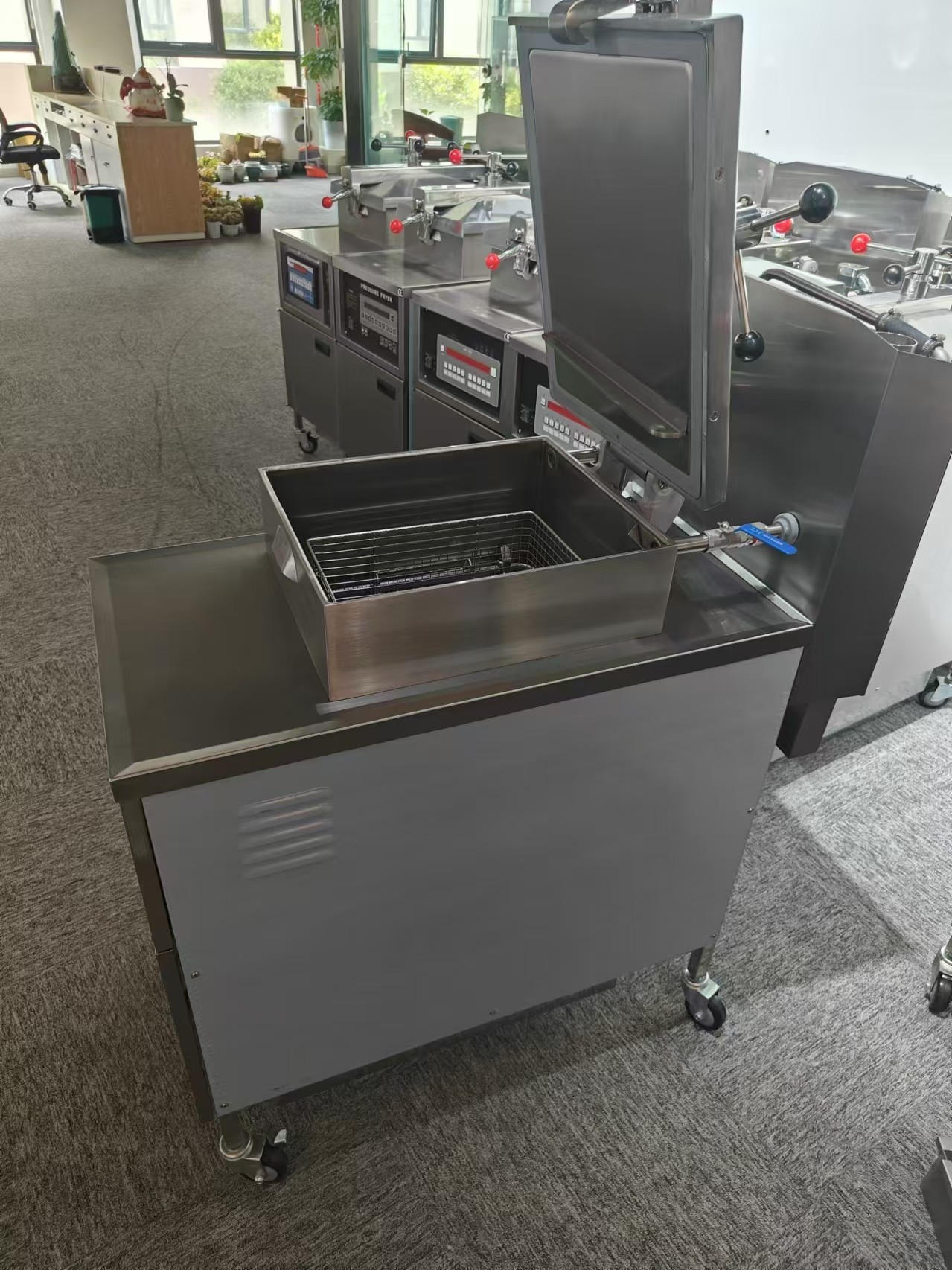 Electric Mechanical Panel 25L Without Oil Filtration Chicken Pressure Fryer