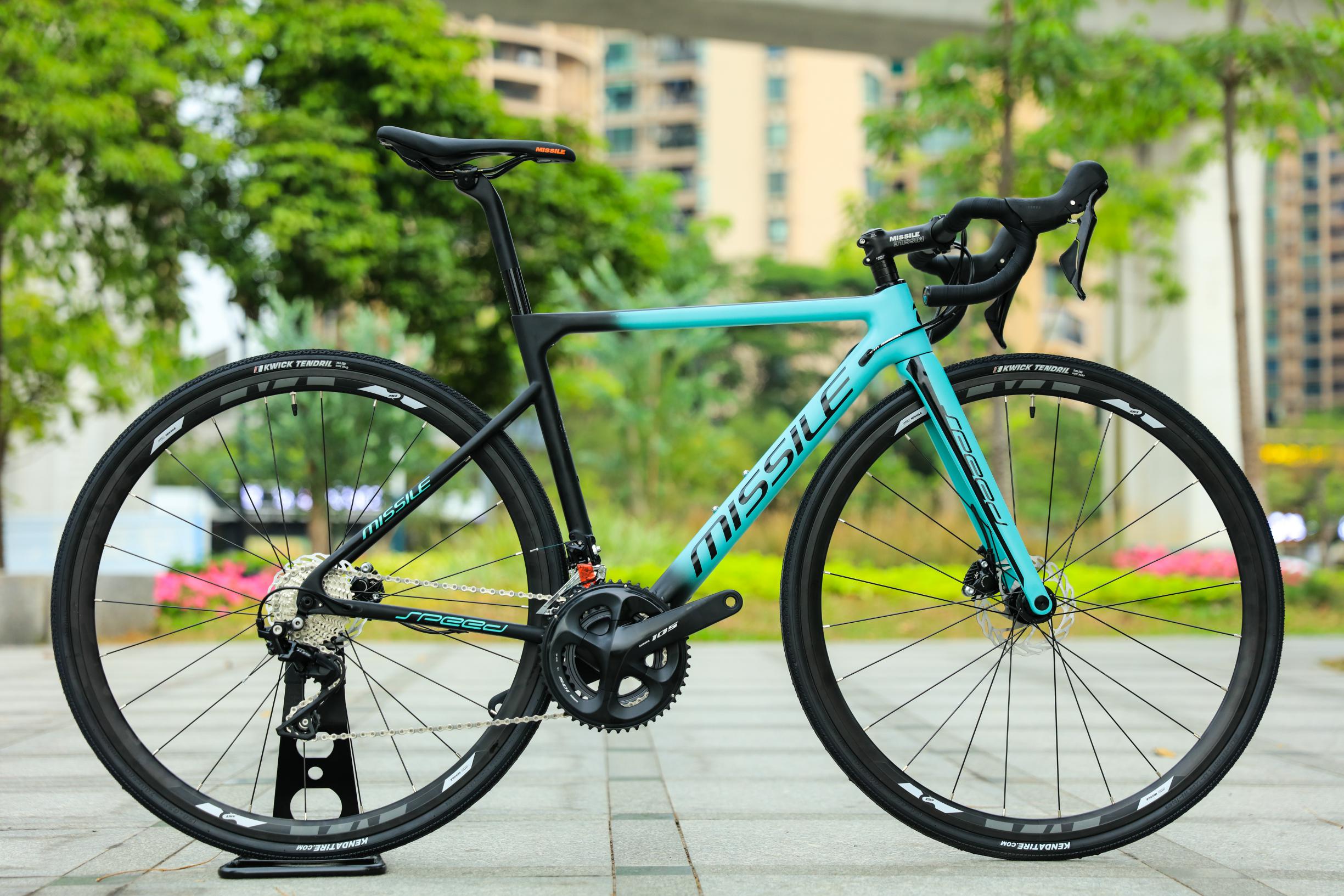 Popular Model 700c Racing Roadbike With 22 Speed Gears And Aluminum Alloy Frame