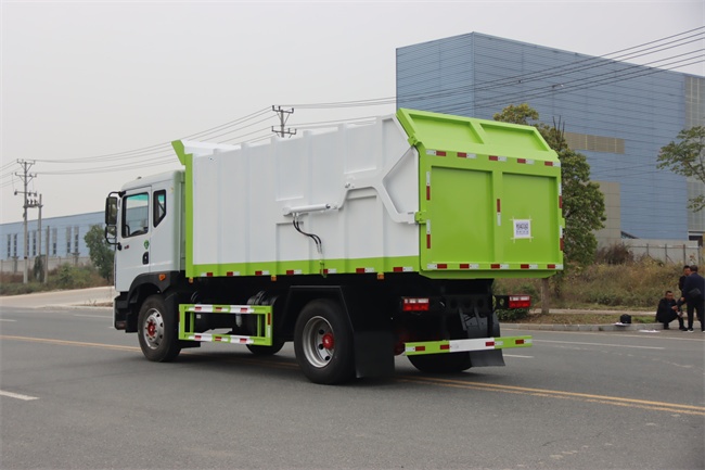 Cheaper 4x2 8 CBM Docking Garbage Truck Tail With Hydraulic Opening