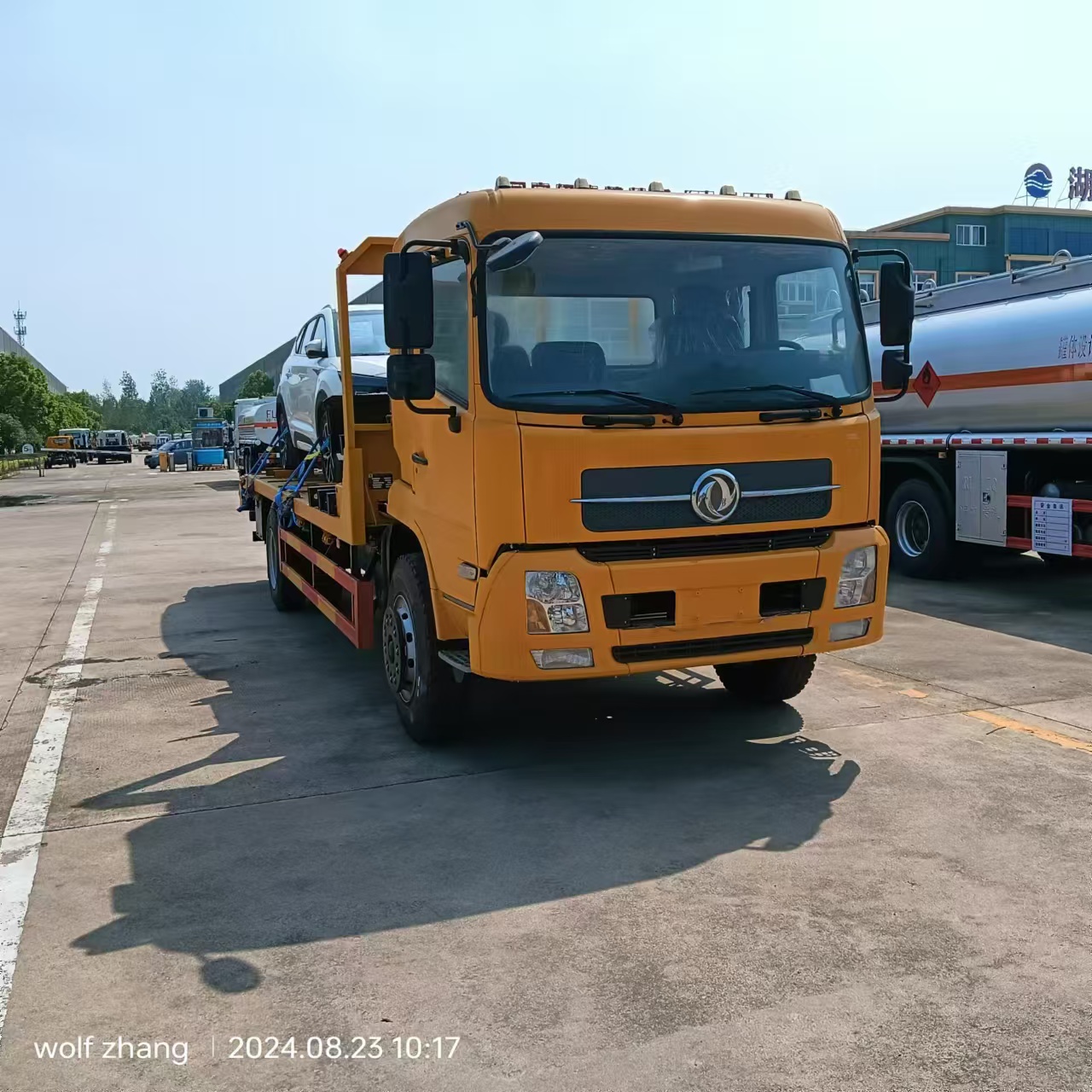 DongFeng YUCHAI Engine 103 Horsepower 7.4*2.5*2.4m Flat Bed Loading ABS Fast 8 Gear 2.3 Ton Tow Trucks Wrecker Truck