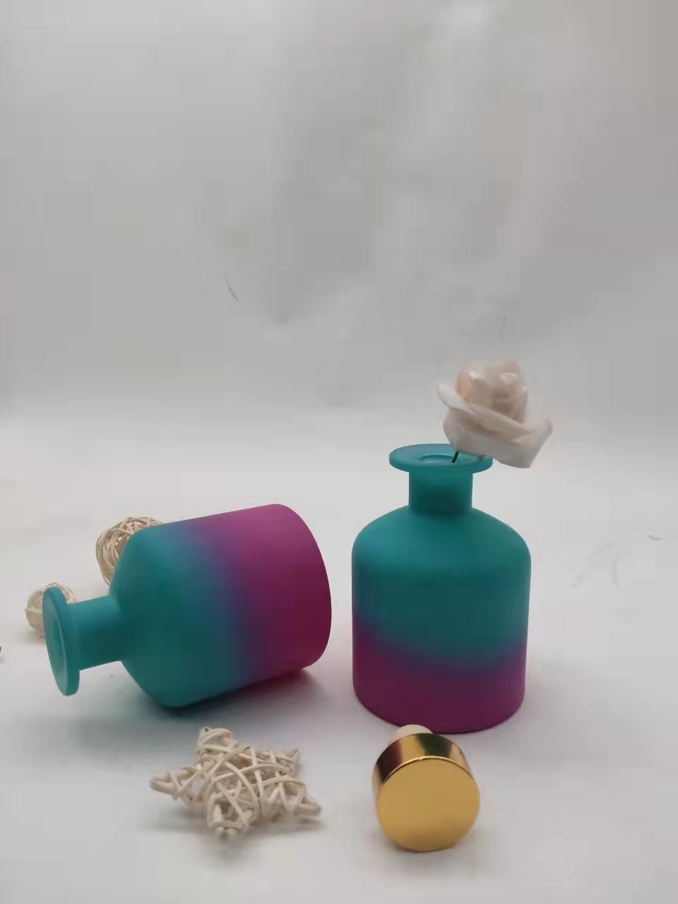 Colored Cosmetic Glass Bottles Shockproof Aroma Reed Diffuser Bottle