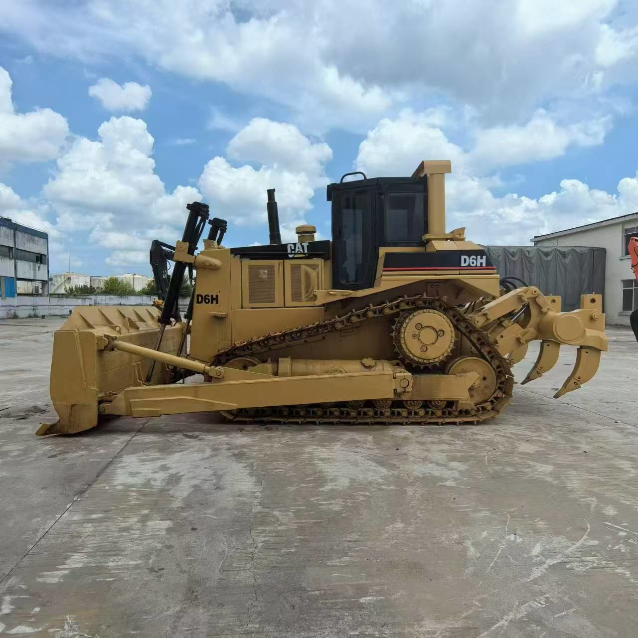 Reliable Used Caterpillar D6H Bulldozer for Heavy-duty Construction Tasks