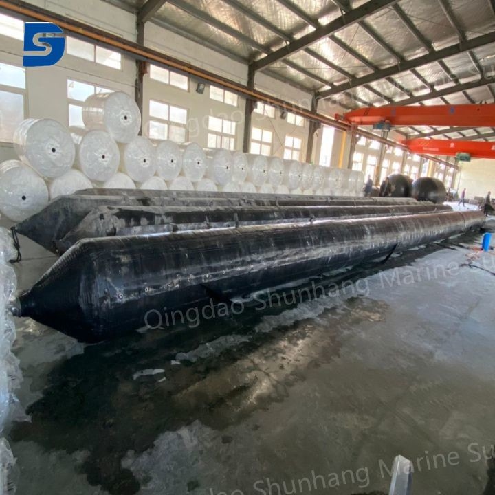 Flexible Black Heavy Lifting Airbag For Safe Ship Launching And Docking