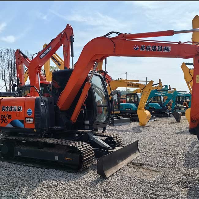 0.67 Tons Compact Used Excavator Hitachi ZX70 Crawl Excavator 0.33m3 Bucket Capacity