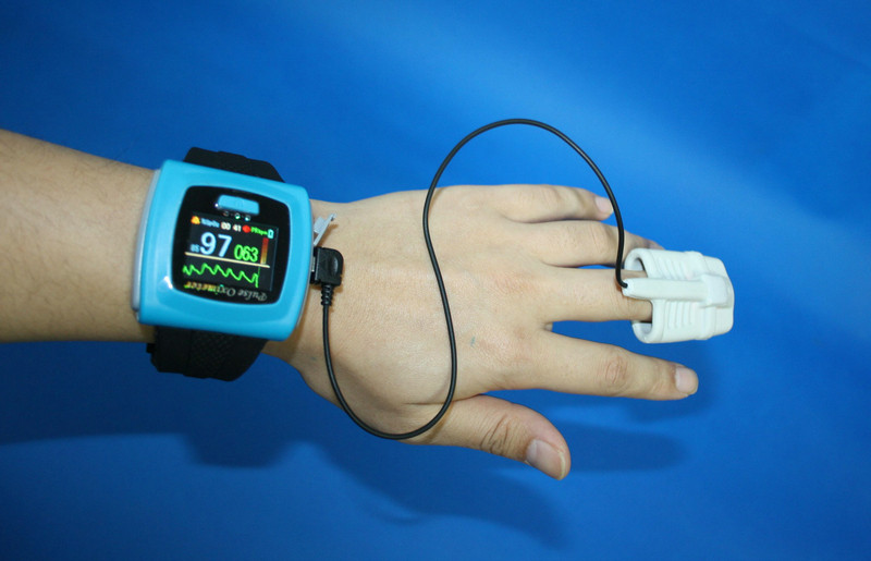 Bluetooth Wireless Wrist Pulse Oximeter With Rechargeable Battery