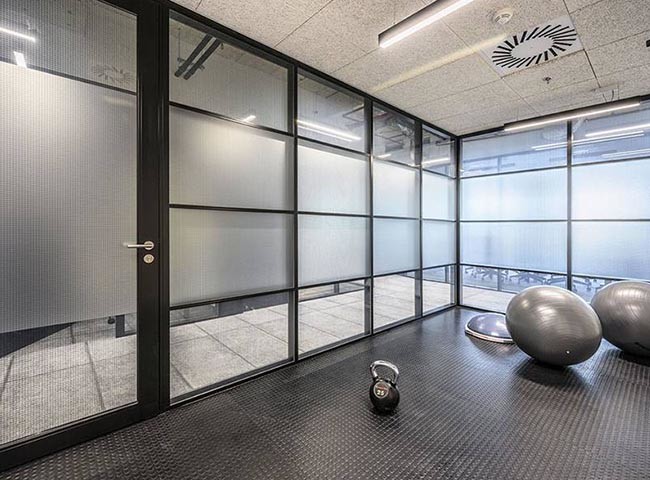 Fabric Laminated Glass, Wired Glass, Laminated Architectural Mesh Brings Noble and Elegant Charm to Buildings
