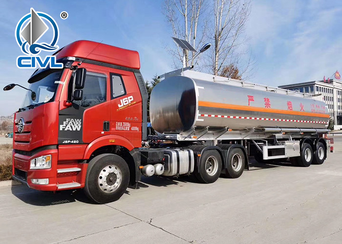 12 Tires SINOTRUK 3 Axles Fuel Semi Trailer Truck Tri - Axle Tank Capacity 40 - 60 CBM