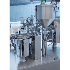 Advanced Automatic Disposable Plastic Syringe Filling And Capping Machine For