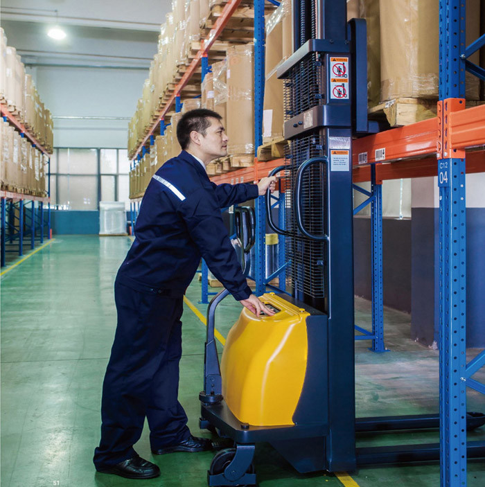 1 Ton Semi Electric Pallet Stacker 3m Lifting Height With Strong Fixed Forks