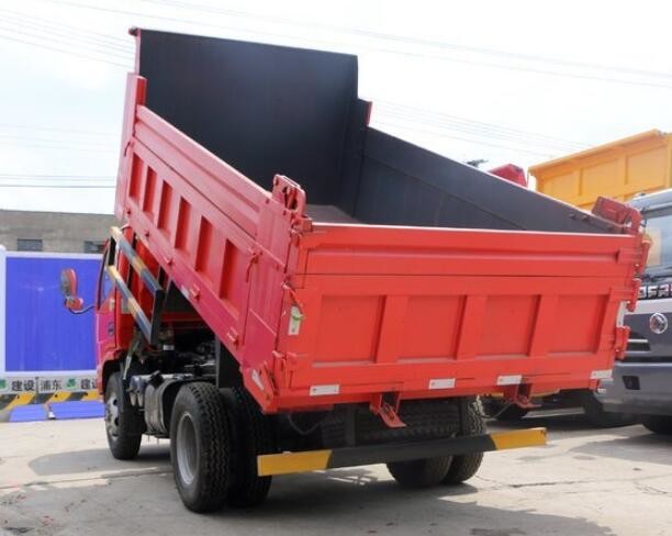 DFS3060GL6 Mining Dump Truck 6 Wheels Light Dump Truck 140HP For Africa