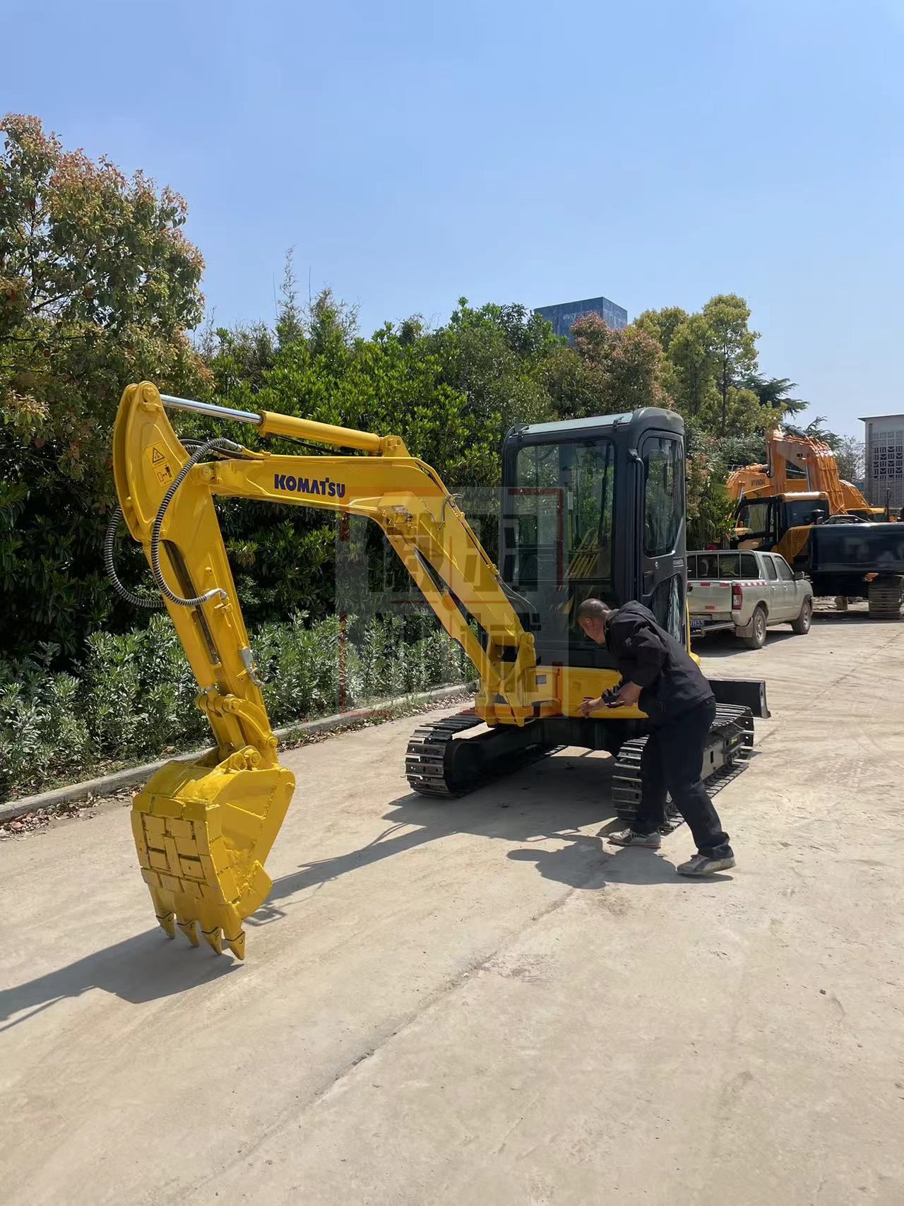Used mini excavator Komatsu PC35 with cab small digger used machinery mini excavator used second hand digger for sale