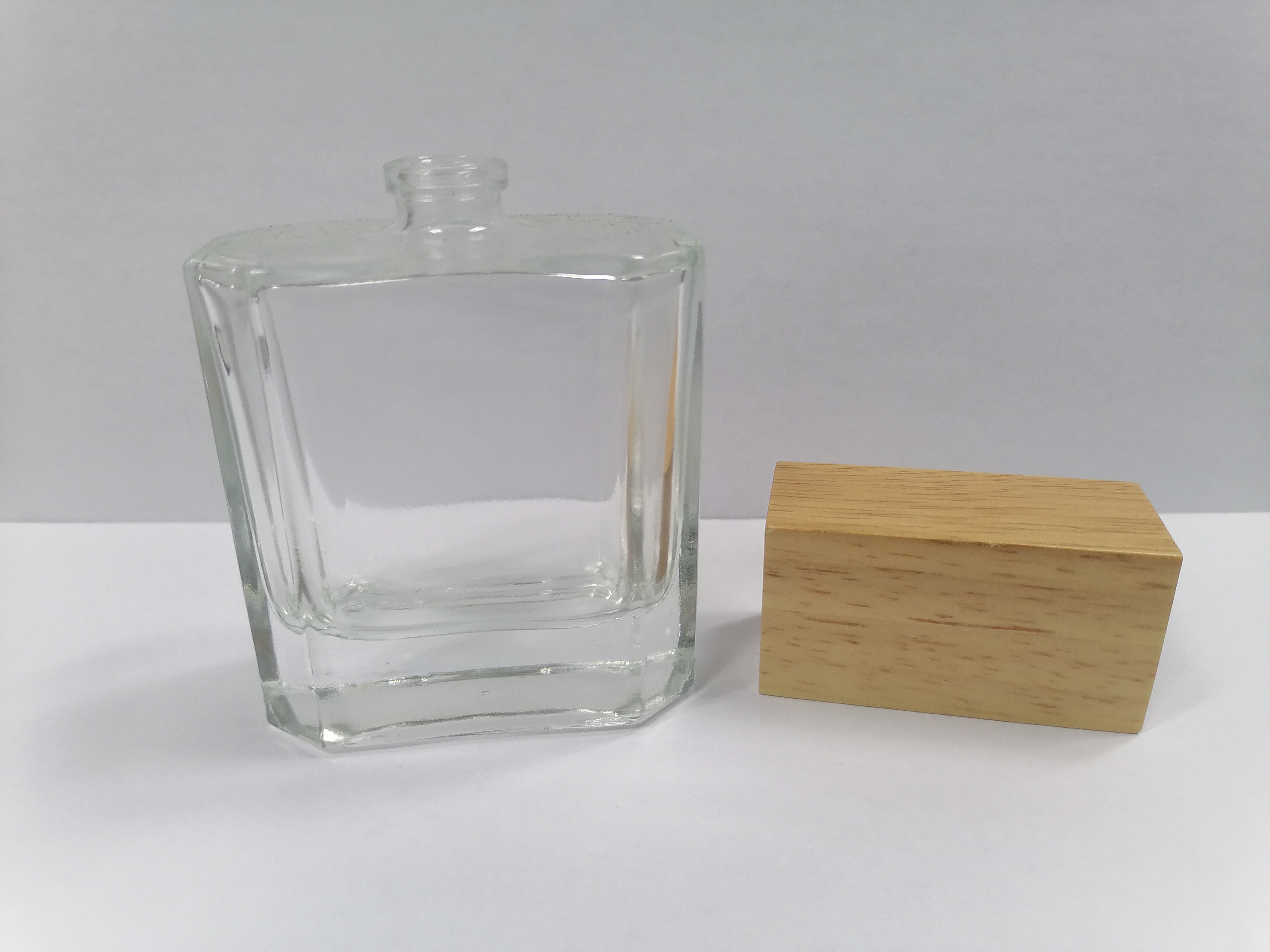 5g 30g 50g 100g Atomizer Spray Bottle With Wood Cap Eco Friendly