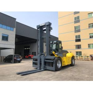 35 Tons Powerful High Capacity Forklift With Fork Attachment Superior Performanc