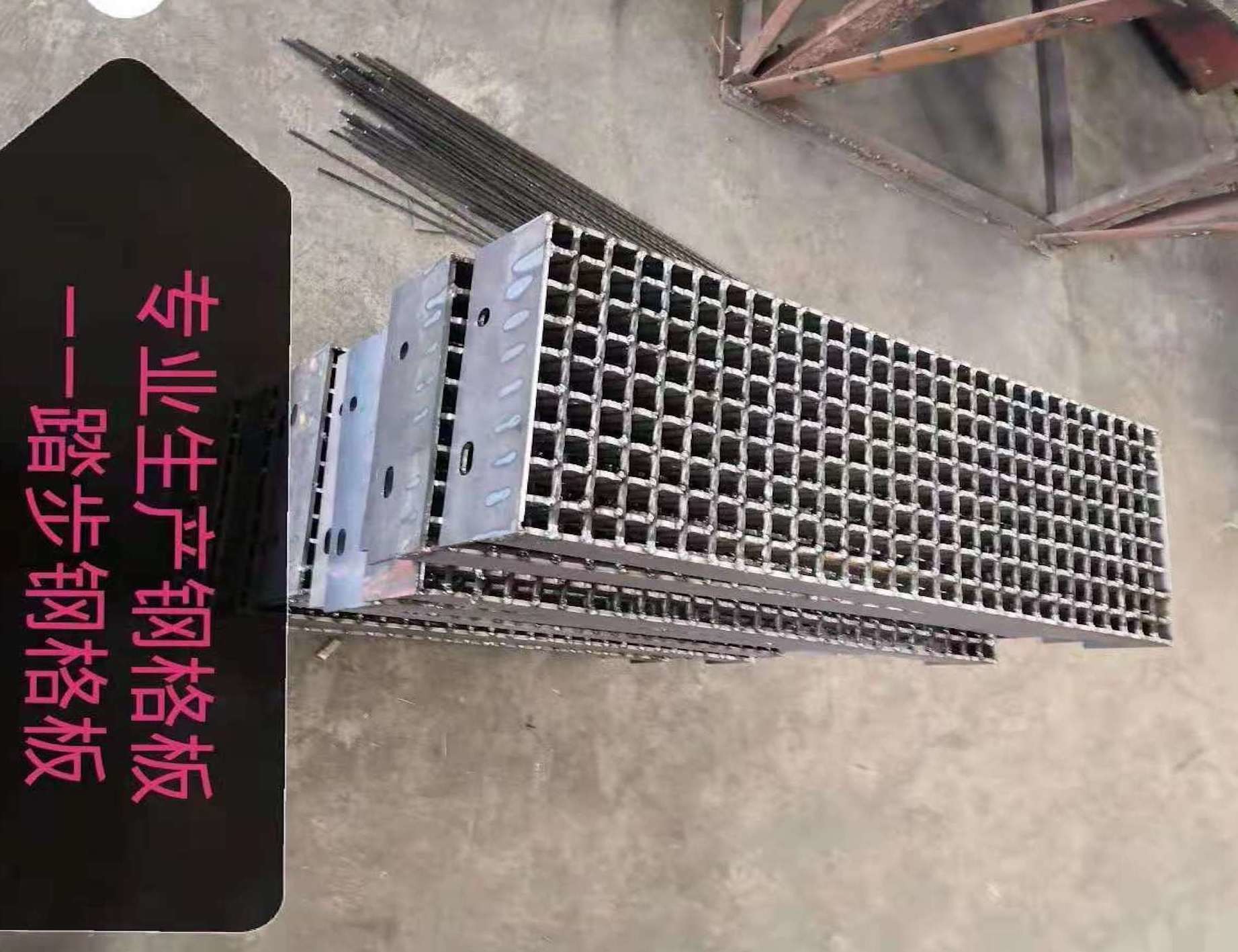 SS 316 Dissipate Heat 100mm Metal Mesh Grating Horizontal Bar Spacing