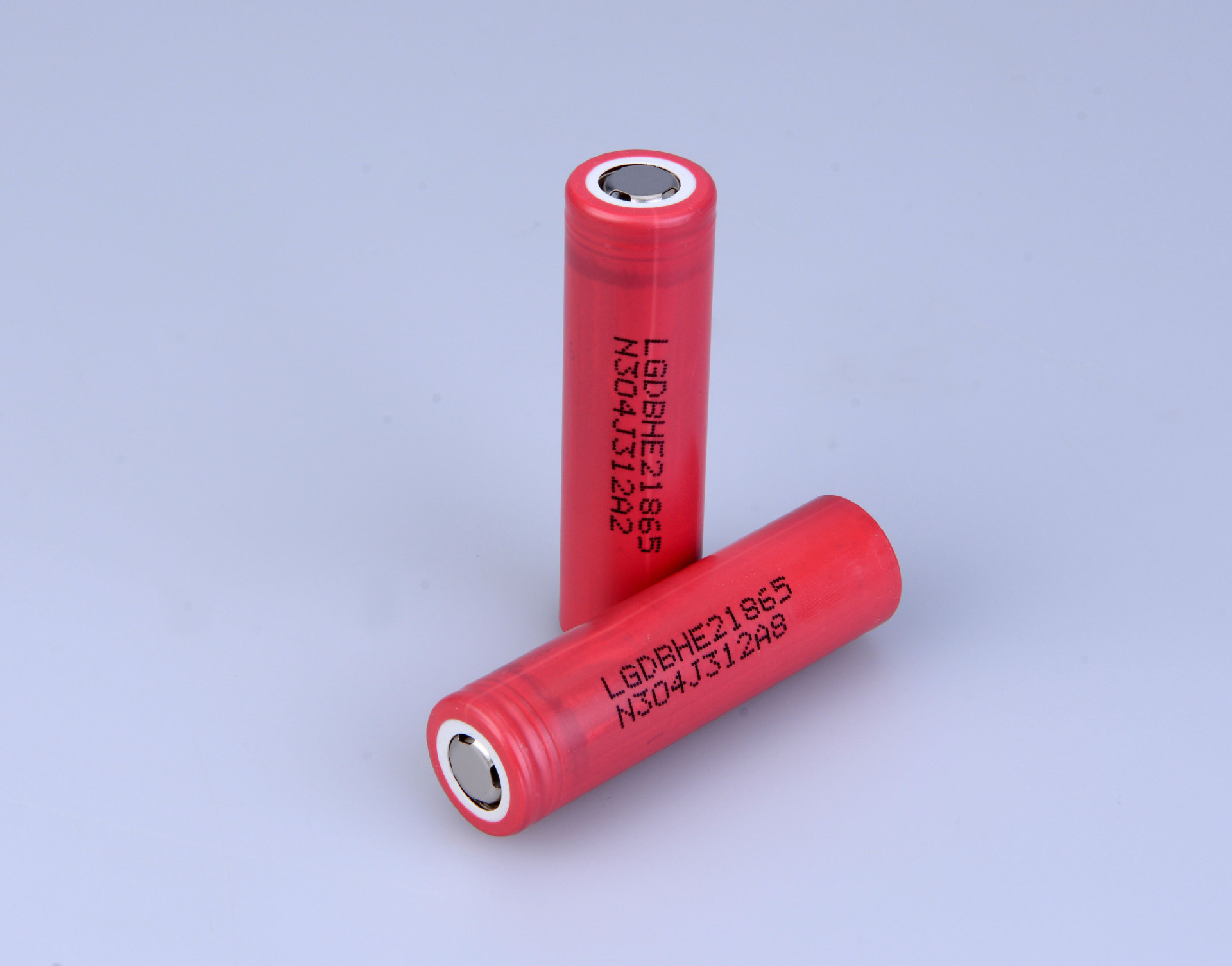Ultra High Power Brand 18650HE2 Li-ion Battery Cells 3.6V 2500mAh 20A for Medical Devices、Art-Tech、Electric Tool