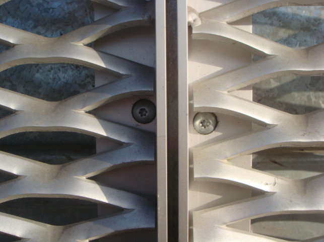  University Facade Expanding Wire Mesh Silver Colour Corrosion Resistance Manufactures