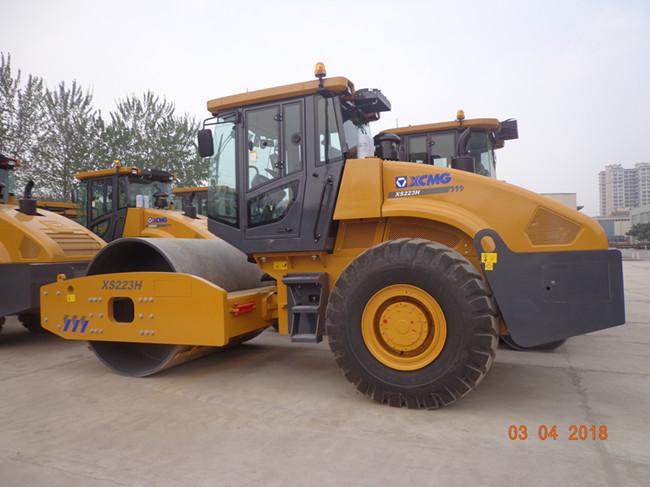 XS223JE Road Maintenance Machinery / Road Compactor Single Drum Vibratory Roller