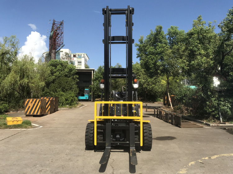 6m Lift Height Diesel Engine Forklift Truck 4 Ton Streamline Balance Weight