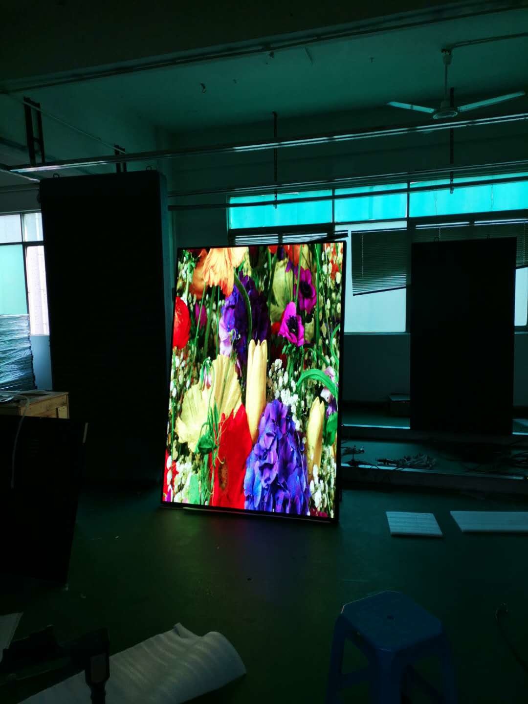 Customizable Screen Size Commercial LED Display Screen With 3.91mm Pitch