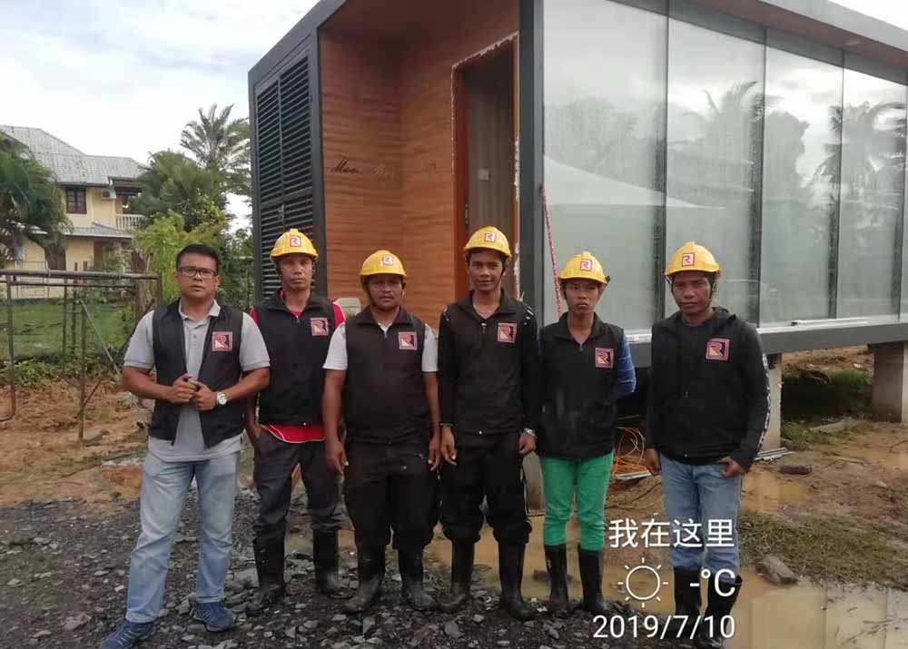 RAD Luxury Floating Wood Cladding Folding Container Prefabricated Homes